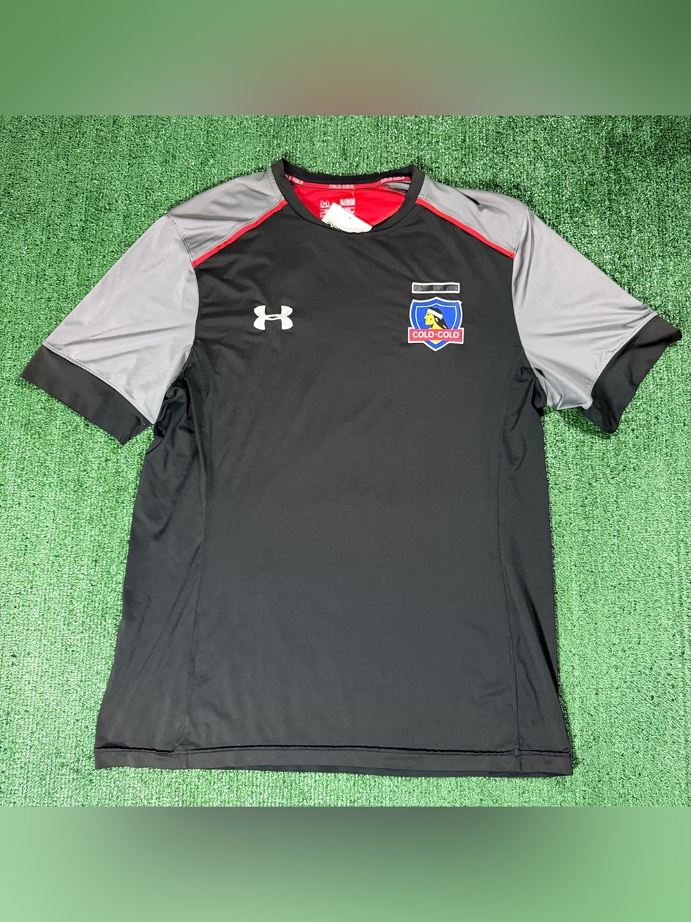 Under Armour Colo-Colo Away Soccer Football Jersey Size XL Black Grey Shirt